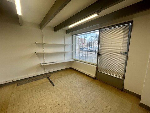 Vente Bureau indépendant de 15 m2 dans un quartier résidentiel et commerçant, à Arles (13200) en France