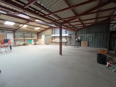 Vente Local d’activité de 240 m2 à Châteauneuf-du-Faou en zone d’activité (29520)