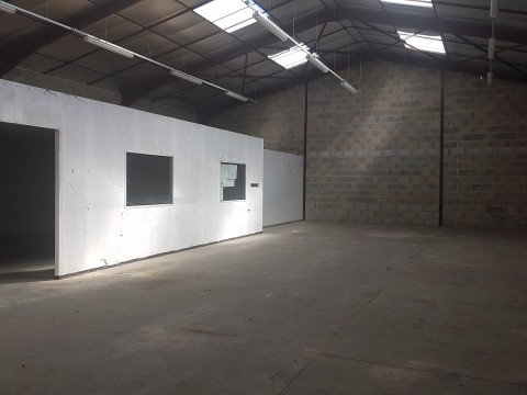 Vente Local d'activité / Entrepôt, 600 m2 à Saint-Priest (69290) en France