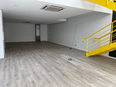 Vente Local d'activité - bureaux de 2530 pi2 en plein centre ville de Nancy (54000) en France