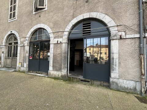 Vente Local commercial de 920 pi2 à Pau en centre ville (64000) en France