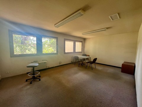 Vente Deux plateaux de bureaux de 200 m2 à Arles (13200) en France
