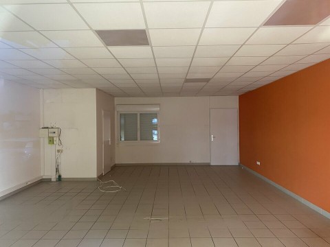 Vente Local commercial de 660 pi2 à Mont-de-Marsan (40000) en France