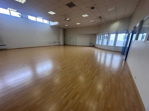 Vente Local commercial de 150 m2 dans le centre ville, à Château-Gontier-sur-Mayenne (53200)