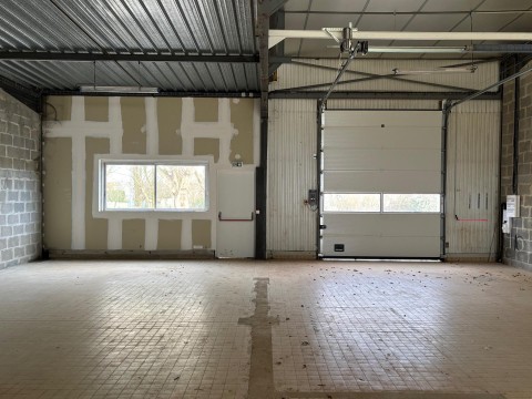 Vente Local d'activité / Entrepôt, 101 m2 dans une commune en pleine expansion, à Douvres-la-Délivrande (14440)