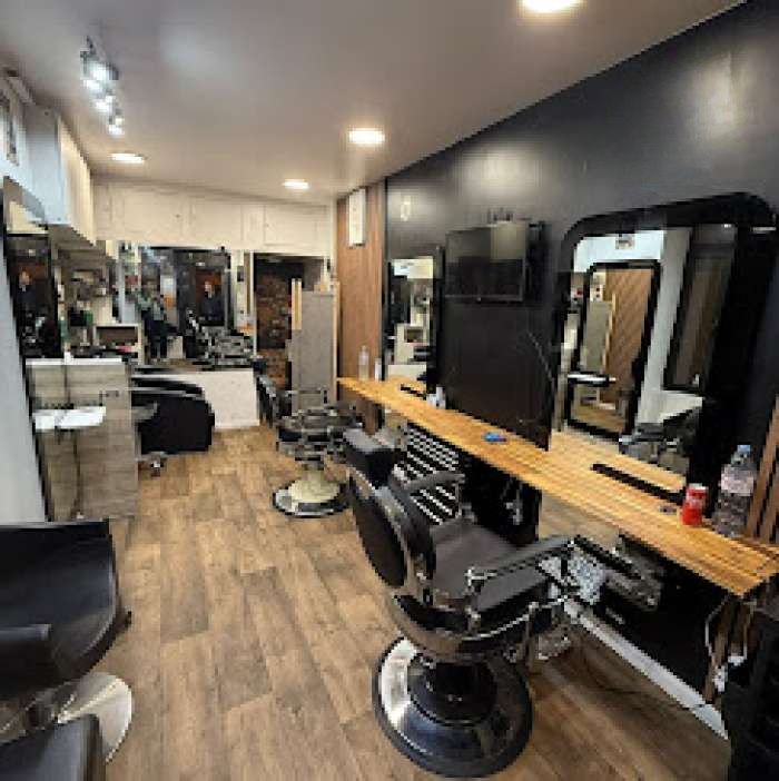 Vente Salon de coiffure et barbier - coupe hommes, rasage et entretien de la barbe dans le centre ville, à Paris (75020)