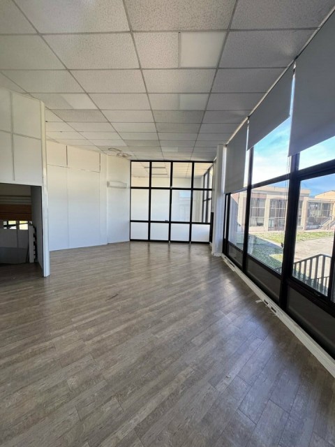 Vente Bureaux / Locaux professionnels, 589 m2 à Gémenos (13420)