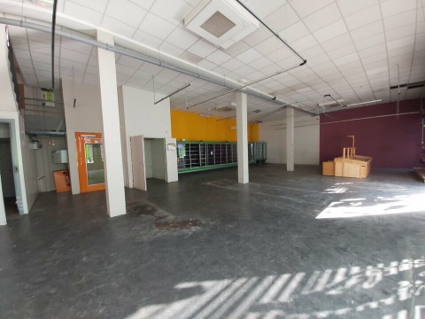 Vente Bureaux / Locaux professionnels, 215 m2 à Gémenos (13420)