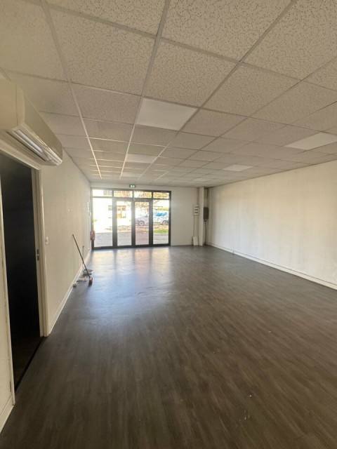 Vente Bureaux / Locaux professionnels, 90 m2 à Gémenos (13420)
