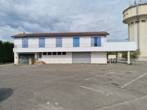 Vente Local commercial de 1160 m2 en plein centre ville d'Aiguillon (47190)
