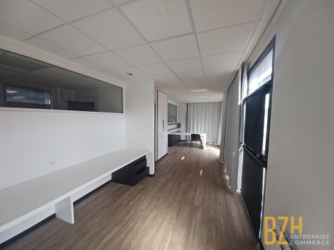 Vente Bureaux / Locaux professionnels, 1220 pi2 à Lorient (56100) en France