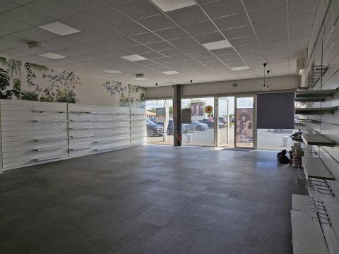 Vente Local commercial de 119 m2 dans une zone commerciale, à Pornic (44210) en France