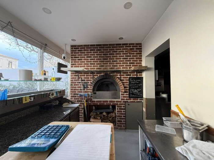 Vente Restaurant - pizzeria Licence IV de 42 couverts avec terrasse dans le centre ville, à Bollène (84500)