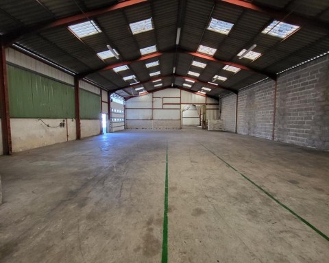 Vente Entrepôt/ local industriel de 3 500 m2 à Champagné (72470)
