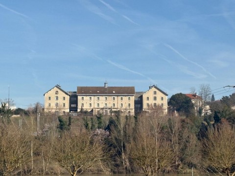Vente Patrimoine industriel de 9 000 m2 près de Bordeaux (33000)