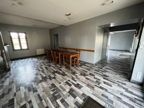 Vente Local commercial avec extraction idéal pour Bar, Restaurant, Traiteur licence IV avec terrasse dans un village dynamique, à Ormes (71290)