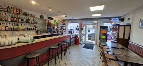 Vente Bar, Tabac, Loto, Restaurant licence IV 60 couverts avec terrasse dans une zone dynamique, à Varennes-sur-Morge (63720)
