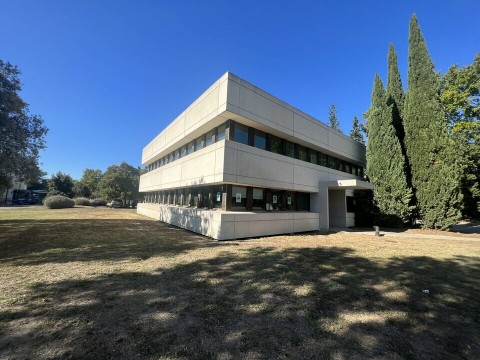 Vente Bureaux / Locaux professionnels, 270 m2 à Avignon (84000) en France