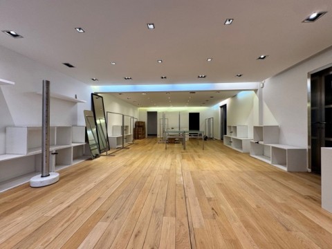 Vente Salle d’exposition/ showroom de 3450 pi2 à Grimbergen en Belgique