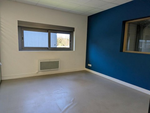 Vente Entrepôt d'activité avec bureaux de 373 m2 à Creil (60100)