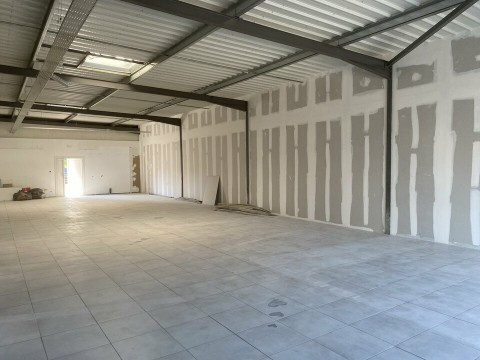 Vente Local commercial de 1860 pi2 sur un axe passant, à Mont-de-Marsan (40000) en France