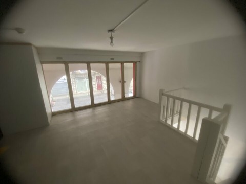 Vente Local commercial de 420 pi2 en plein centre ville de Dax (40100) en France