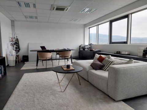 Vente Bureaux / Locaux professionnels, 53 m2 à Saint-Pierre-en-Faucigny (74800) en France