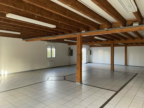 Vente Local commercial , 590 m2 à Blanquefort (33290)