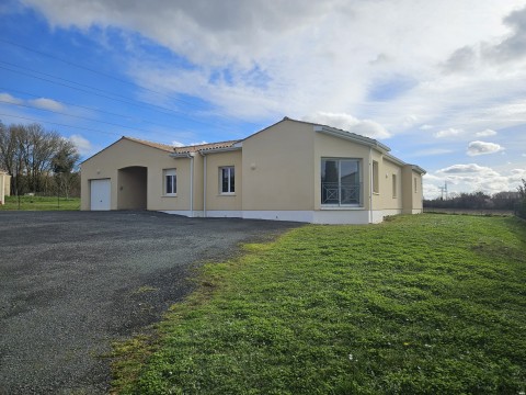 Vente Bureaux / Locaux professionnels, 220 m2 à Saintes (17100) en France