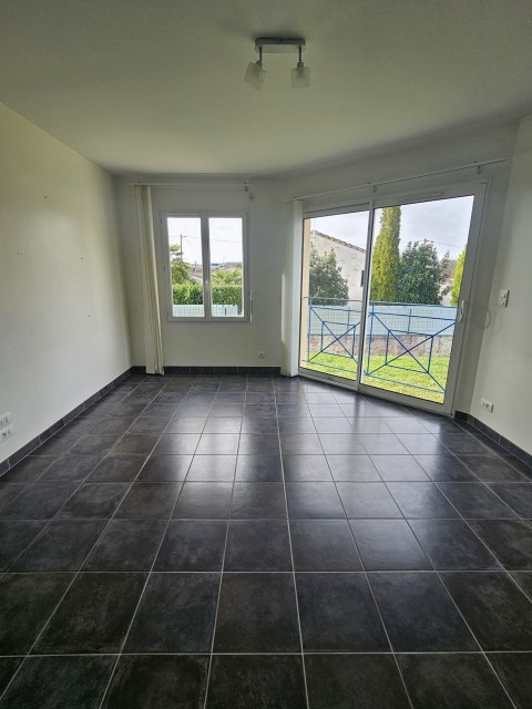 Vente Bureaux / Locaux professionnels, 220 m2 à Saintes (17100)