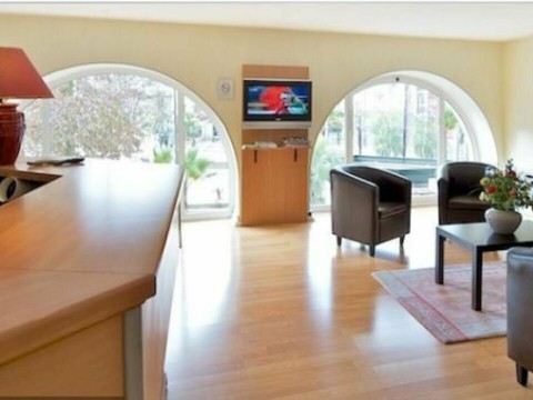 Vente Hôtel bureau 2* de 31 chambres au cœur de Pau (64000)
