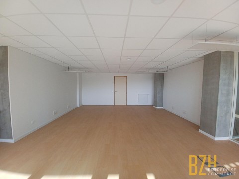 Vente Bureaux / Locaux professionnels, 500 pi2 à Lorient (56100) en France