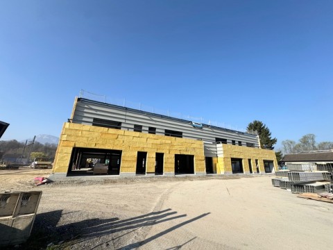 Vente Local commercial de 106 m2 dans une zone dynamique, à Chignin (73800) en France