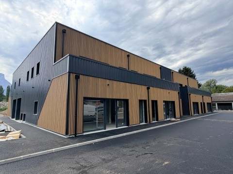 Vente Local commercial de 119 m2 dans une zone fréquentée, à Chignin (73800) en France