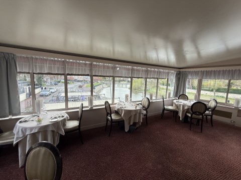 Vente Hôtel restaurant de 7 chambres avec terrasse dans une commune dynamique, à L'Isle-Adam (95290)