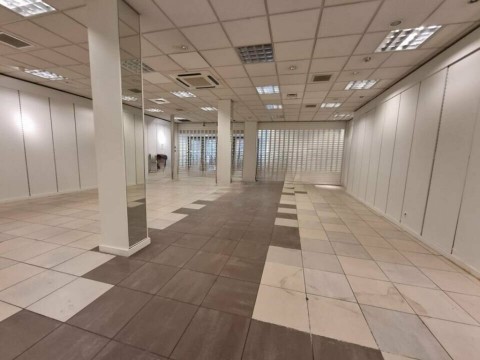 Vente Local commercial de 3340 pi2 à Saint-Omer (62500) en France