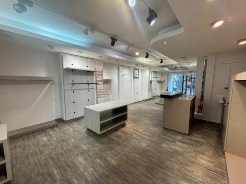 Vente Local commercial de 1300 pi2 à Saint-Omer (62500) en France