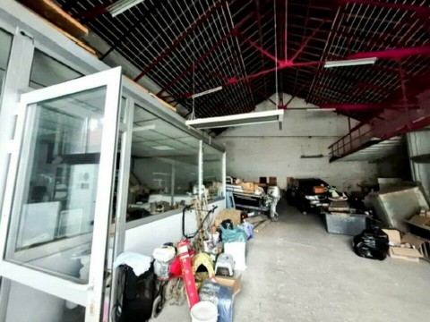 Vente Local professionnel de 2500 pi2 à Saint-Omer (62500) en France