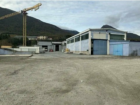 Vente Local d'activité de 580 m2 dans une zone artisanale de Cruet (73800)