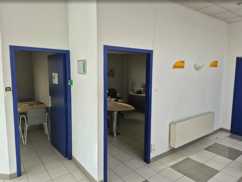Vente Bâtiment de 350 m2 pour des activités artisanales ou commerciales sur un axe routier fréquenté, à Tatinghem (62500)