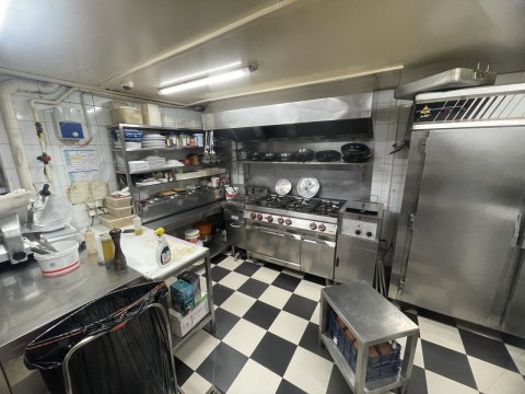 Vente Bar, Restaurant 46 couverts avec terrasse dans une zone vivante, à Paris (75020) en France