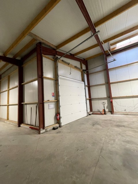 Vente Ensemble immobilier de 3 581 m2 au coeur d'une zone d'activité dynamique à Château-Gontier-sur-Mayenne