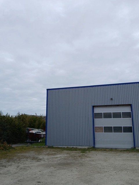 Vente Local d'activité de 2480 pi2 près d'Auray (56400) en France