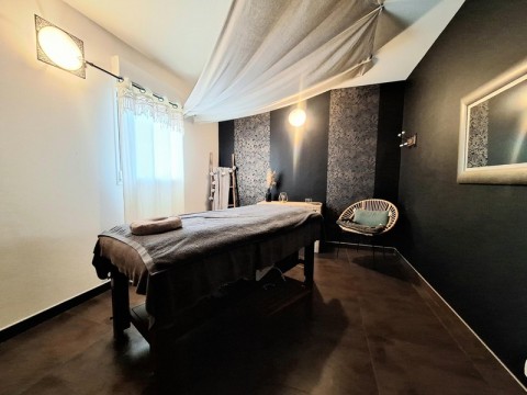 Vente Salon de coiffure, Esthétique / salon de beauté, 228 m2 à Château-Gontier (53200)