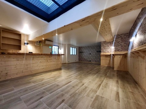 Vente Local commercial de 115 m2 pour différentes activités dans une zone dynamique, à Publier (74500)