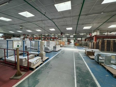 Vente Plateforme logistique de 12688 m2 à Bouaye (44830)