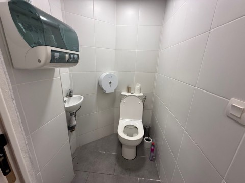 Vente Grand local commercial de 67 m2 pour plusieurs activités sur un axe passant, à Lourdes (65100)