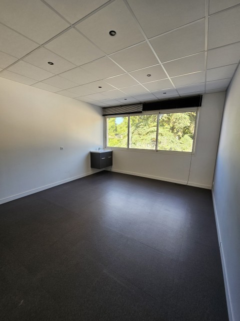 Vente Bureaux / Locaux professionnels, 20 m2 à Saintes (17100) en France