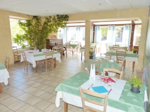 Vente Hôtel restaurant de 10 chambres avec piscine à Laussonne (43150)