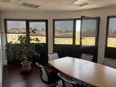 Vente Bureaux / Locaux professionnels, 1420 pi2 à Dax (40100) en France